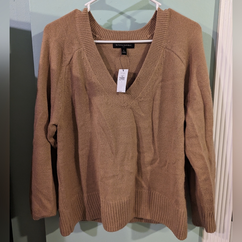 🔥NWT:🔥L Normcore Cashmere Banana Republic Tan Sweater